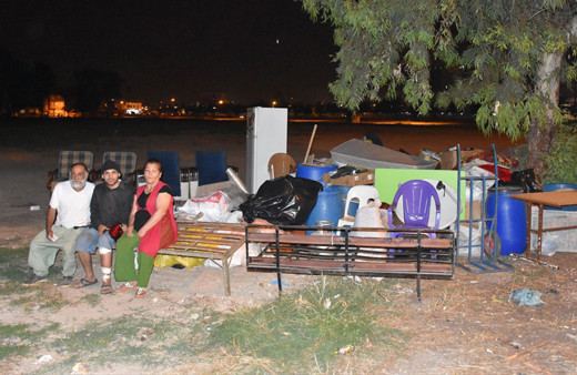 Adana'da kirasını ödeyemeyen aile sokakta kaldı