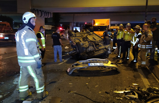 Fatih Vatan Caddesi'nde feci kaza: Otomobil takla attı