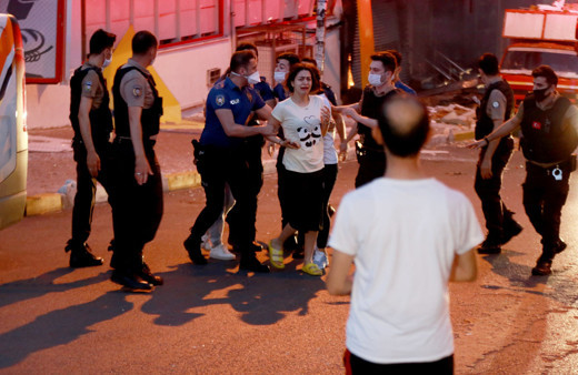 İstanbul Bahçelievler'de bir binada patlama 1 ölü 10 yaralı