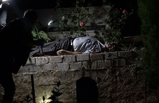 Yer Aydın! Eşinin mezarı başında intihar etti olayı gören polis dondu