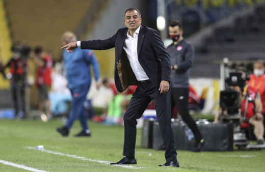 Tahir Karapınar'dan Belözoğlu'na övgü: 1 yıl daha oynamasını isterdim