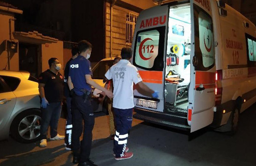 Fatih'te cezaevinden yeni çıktı acımadan en yakınını bıçakladı