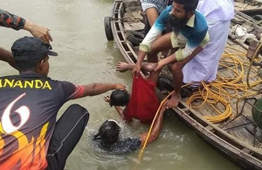 Bangladeş'te feribot faciası! İkisi kafa kafaya çarpıştı onlarca ölü ve kayıp var