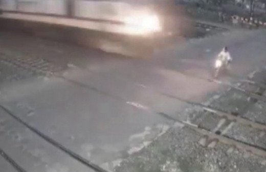 Hindistan’da tren motosikleti biçti