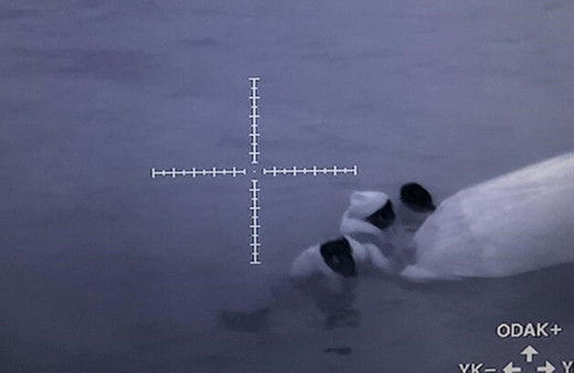 Ayvalık'ta hareketli saatler! Yunanistan botlarını kesti mülteciler battı