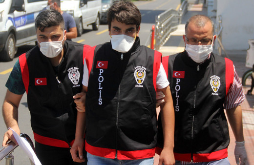 Adana'da üvey babasını öldürüp teslim oldu sebebini duyan inanamadı