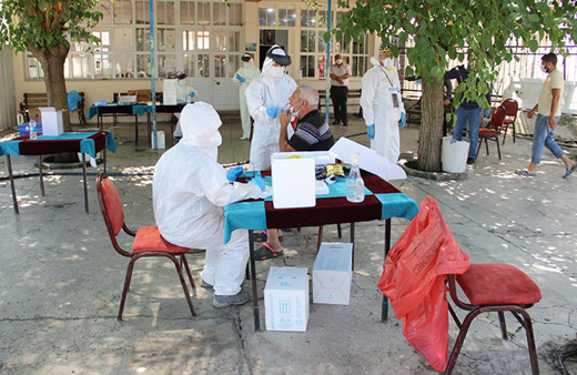 İzmir’in o mahallesinde korona vakalarında patlama oldu! Herkese test yapıldı