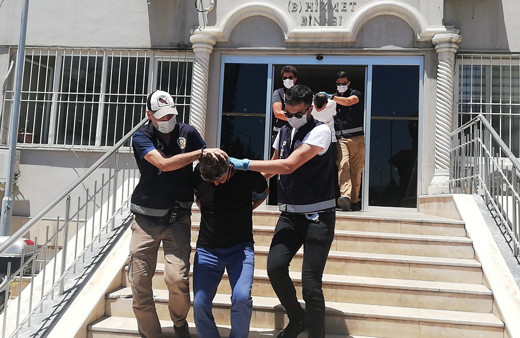 Aydın'da 1'i kadın 4 dolandırıcının kucağına kendisi atladı 'Dolar' oyununa geldi