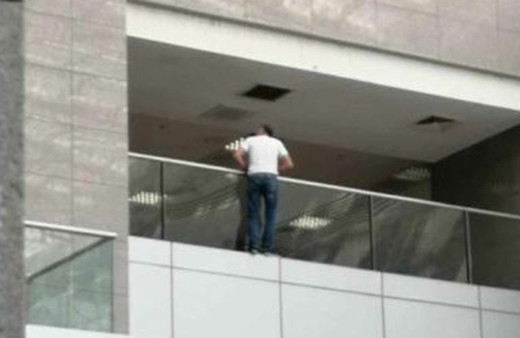 Çağlayan Adliyesi'nde haraketli saatler! İntihar girişiminde bulundu