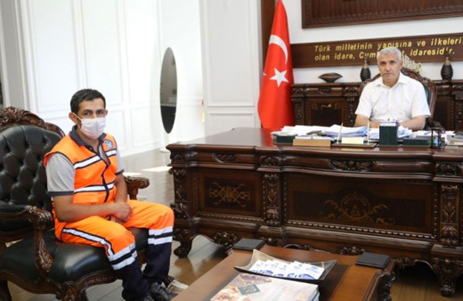 Malatya'da temizlik işçisi bulduğu yüksek miktarda parayı sahibine teslim etti