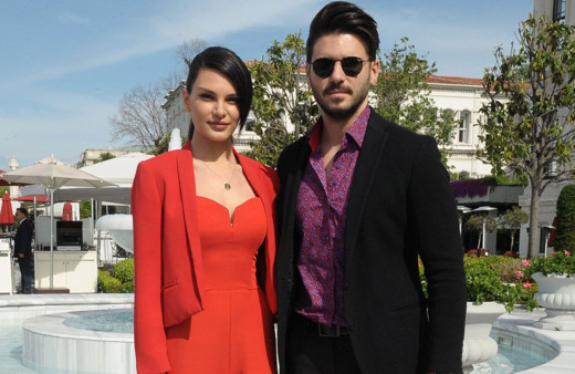 Tolgahan Sayışman'ın eşi Almeda Abazi çirkin yorumu görünce dua etmeye başladı