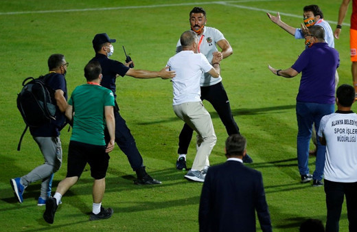 Ahmet Ağaoğlu'na verilen ceza eleştiri konusu oldu