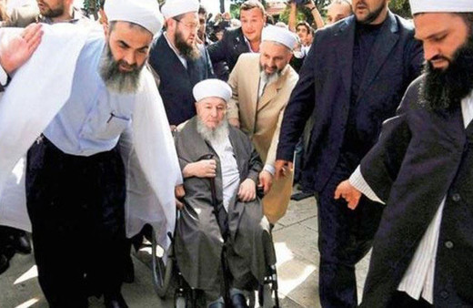 Mahmut Ustaosmanoğlu için 100 kurban kesen kişi kovulan mürid çıktı