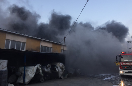 Başakşehir’deki bir fabrikada yangın çıktı