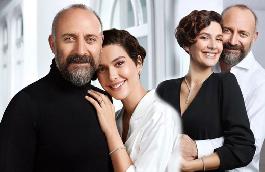 Bergüzar Korel'in ikinci oğlu babası Halit Ergenç'in kopyası çıktı ilk kez görüntülendi