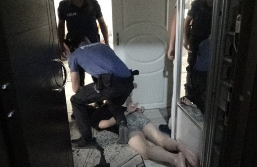 Kütahya'da 2 çocuğunun annesini boğarak öldürmek istedi polis kurtardı