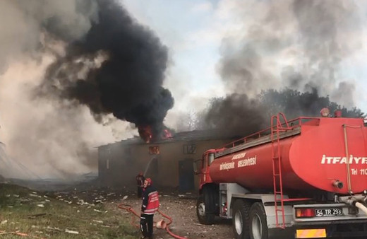 Kızılay'dan Sakaryalılara uyarı! Dışarı çıkmayın kapı ve pencereleri kapatın