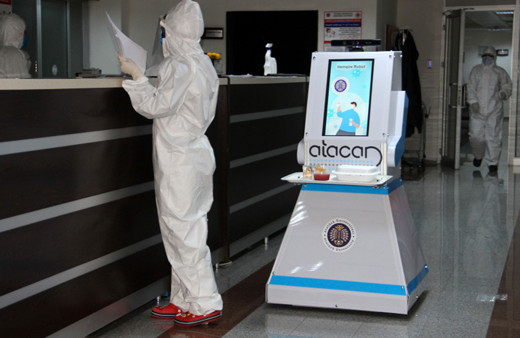 Erzurum Araştırma Hastanesi'nde korona robotu Atacan hastaların hizmetine başladı