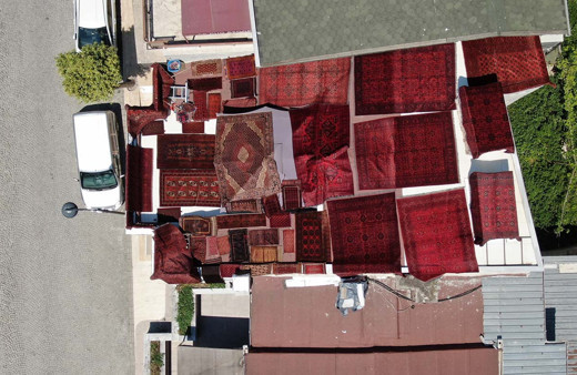 Sultanahmet halı tarlasına döndü