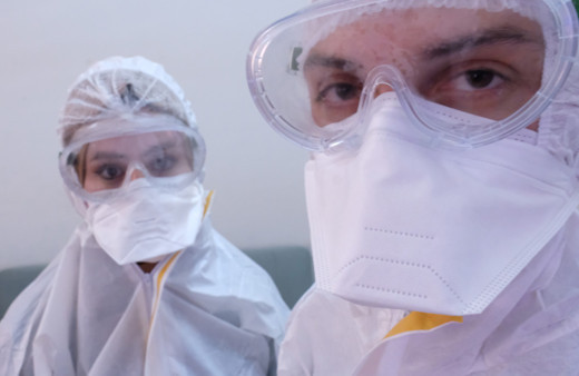 Konya'da koronavirüsü yenen sağlık görevlisi çift görevine geri döndü