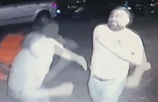 İstanbul Büyükçekmece'de güvenlik görevlisine feci dayak kamerada