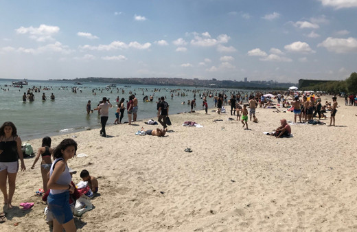 İstanbullular hafta sonu plajlara akın etti