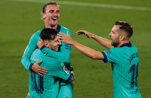 Barcelona, lider Real Madrid'i takibini sürdürdü