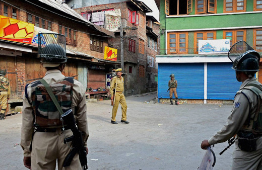 Cammu Keşmir’de Müslümanların toplanması yasaklandı Hindulara ibadet izni verildi