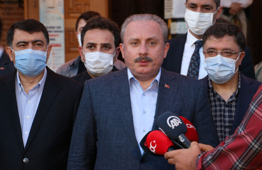 Yeniden TBMM Başkanı seçilen Şentop, Hacı Bayram Veli Camisi'nde namaz kıldı