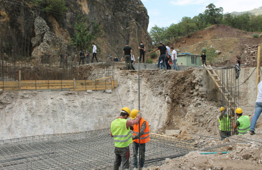 Teröristlerin yaktığı Kato Dağı'ndaki kaplıca tesisinin yerine tatil köyü yapılıyor