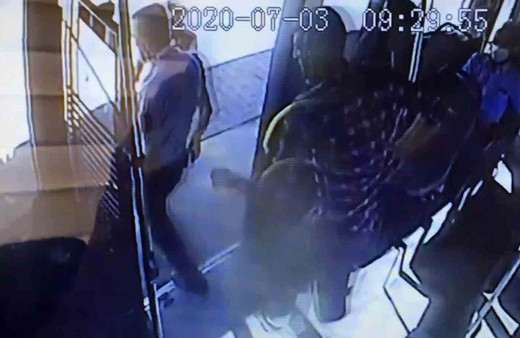 Konya'da otobüste bıçaklı dehşet kamerada