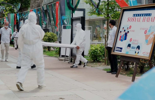 Sokakta maskesiz gezenlere şoke eden uyarı-7