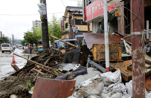 Japonya'da sel ve heyelandan 63 kişi öldü