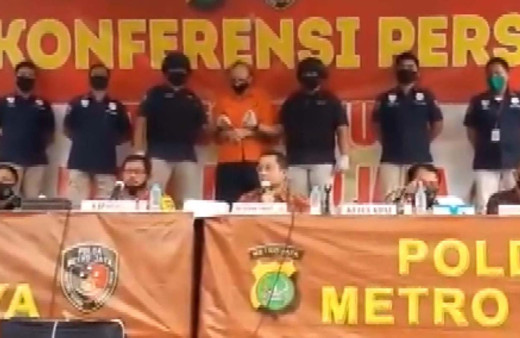 Endonezya’da 300’den reşit olamayan çocuğu taciz eden Fransız yakalandı