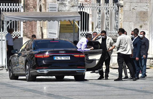 Bakan Ersoy ve Vali Yerlikaya Ayasofya'da incelemelerde bulundu