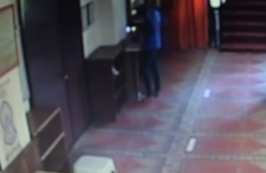 Adana'da camiden sadaka kutusu hırsızlığı güvenlik kamerasında