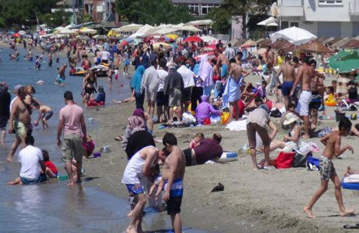 Silivri plajlarında hafta sonu yoğunluğu
