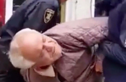 Maske takmayan yaşlı adama polis şiddeti