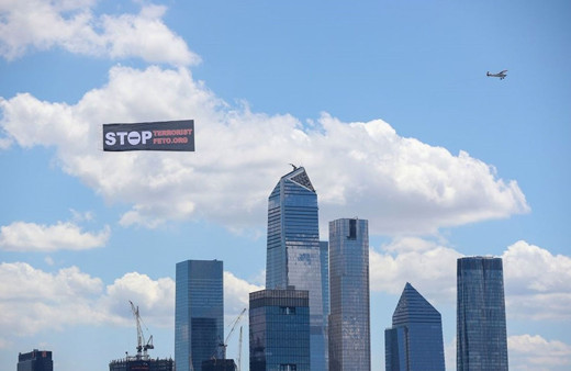 ABD'de 15 Temmuz havadan ve karadan pankartlarla anlatıldı