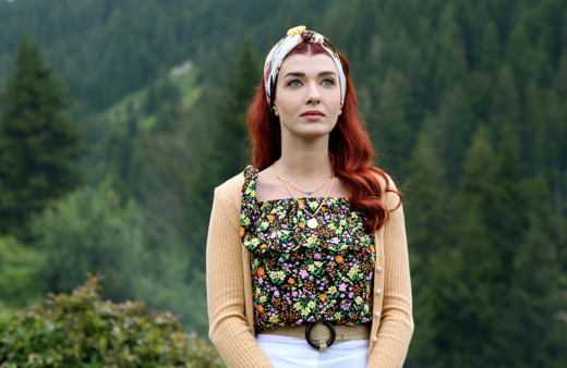 Aslıhan Güner plajda üstsüz güneşlendi Show TV Kuzey Yıldızı İlk Aşk'da oynuyor