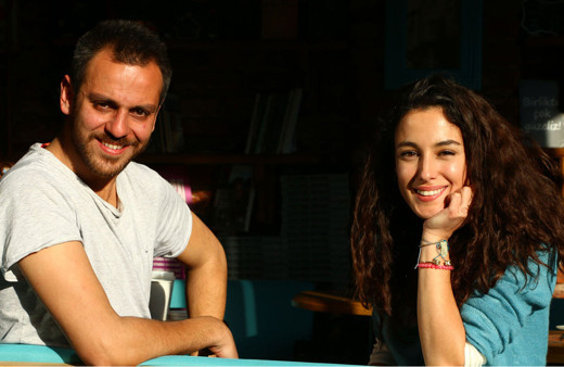 Taze baba Erkan Kolçak Köstendil eşi Cansu Tosun'la doğum sonrası ilk pozu verdi