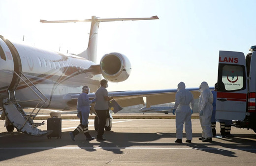 Kırgızistan'da koronaya yakalanan 4 Türk vatandaşı Türkiye'ye getirildi