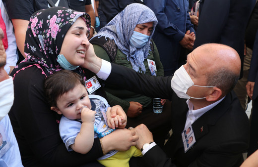 Süleyman Soylu gözyaşı döken şehit eşini böyle teselli etti
