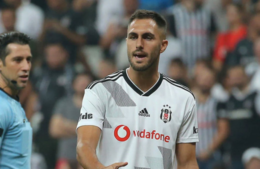 Beşiktaşla sözleşmesini fesheden Victor Ruiz Galatasaray'la görüşüyor
