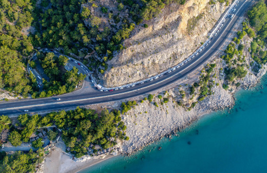 Antalya'da mesire alanı girişinde 2 kilometrelik piknik kuyruğu