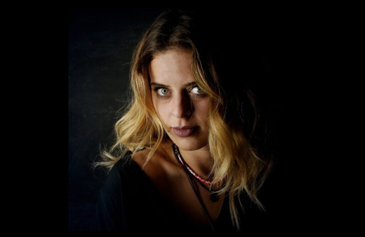 Başak Onay'ın LGBT fotoğrafları Karamürsel'i karıştırdı: Polis eşliğinde dışarı çıkıyor