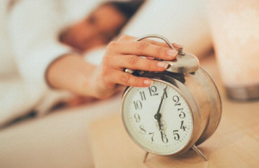 Alarm kurarak uyananları kalp vurabilir! Biyolojik saati bozmayın