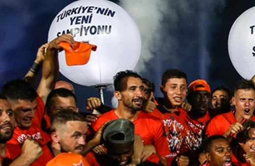 Başakşehir şampiyon oldu Mehmet Topal tarih yazdı