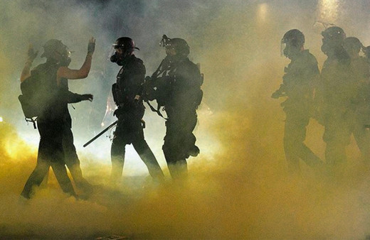 ABD'nin Portland kentinde protestocular mahkeme binasını ateşe verdi