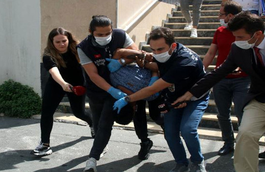 Bağcılar'da polisin şehit olması olayına karışan bir şüpheli adliyeye sevk edildi